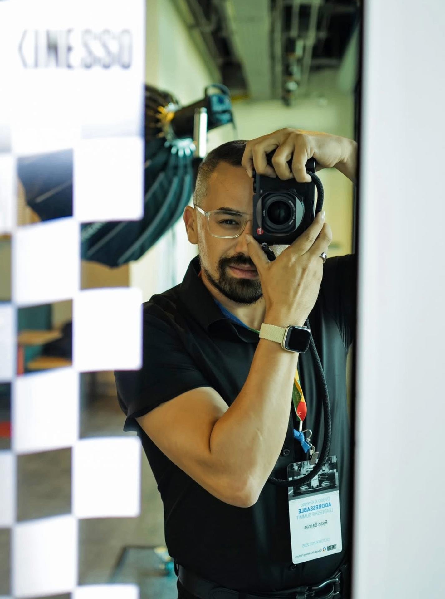 Mirror selfie with camera, Kinesso event